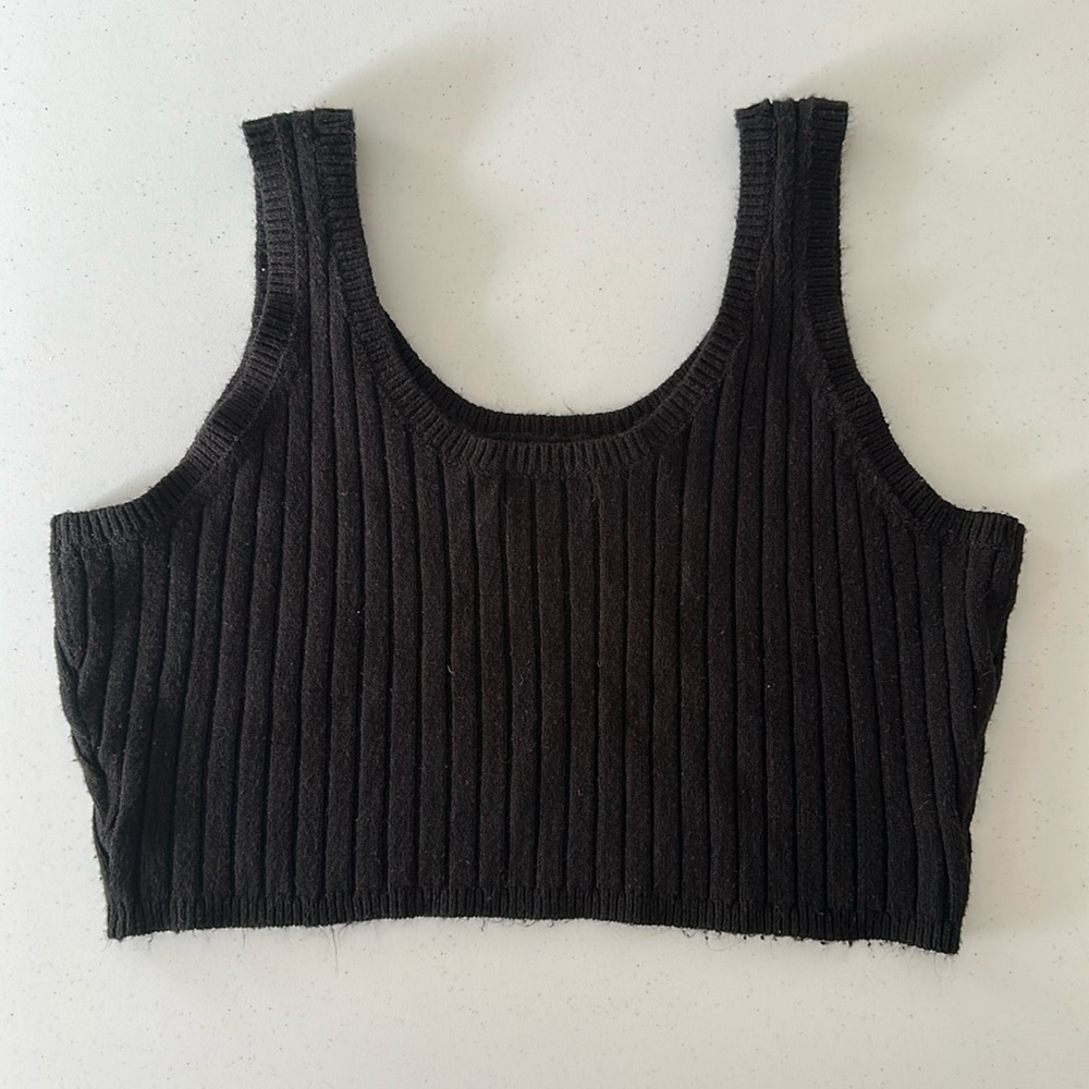 Cropped Ribbed Sweater Tank - Picture 2 of 3